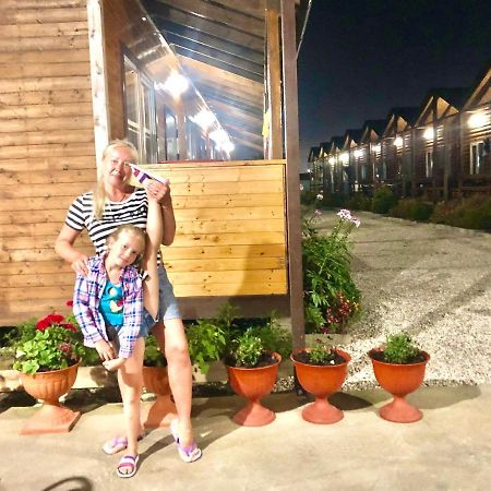 Sea breeze Hotel Цандрипш Екстериор снимка