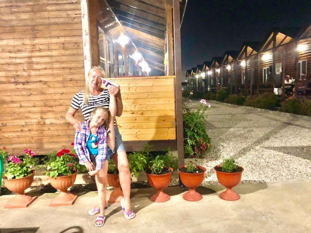 Sea breeze Hotel Цандрипш Екстериор снимка